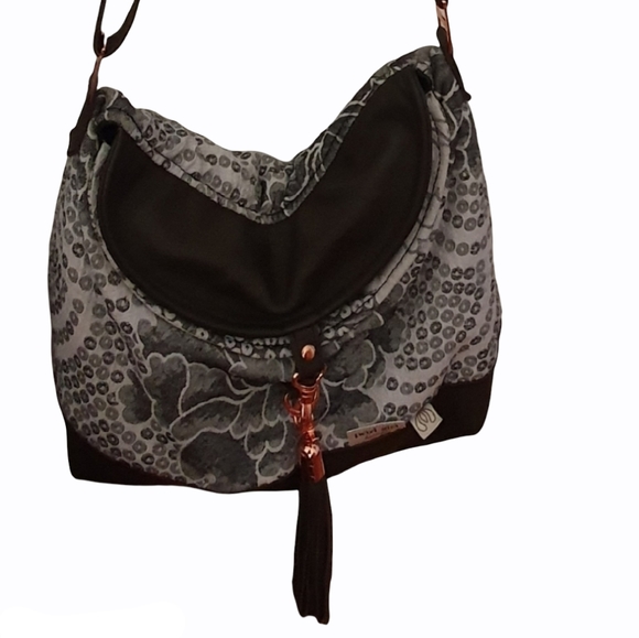 Handbags - Women's cross body shoulder bag hook lock